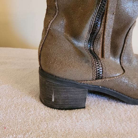 Clarks size 7 - Picture 11 of 12